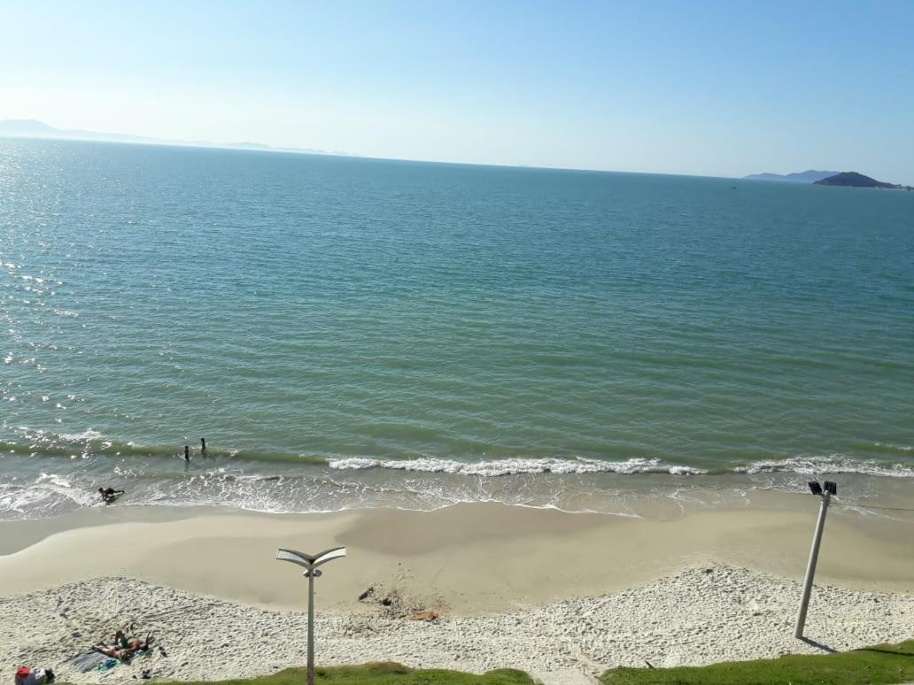 Apartamentos No Lexus Beira Mar ฟลอเรียนอโปลิส ภายนอก รูปภาพ